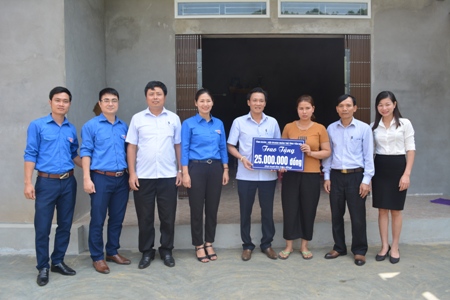 Hỗ trợ xây dựng nhà nhân ái cho hộ nghèo tại Trấn Yên và Thành phố Yên Bái